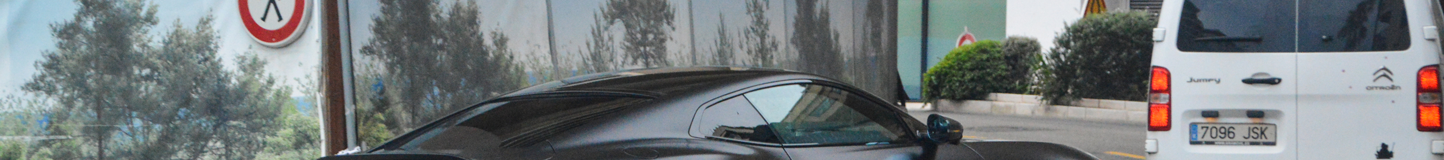 Aston Martin Vanquish 2025