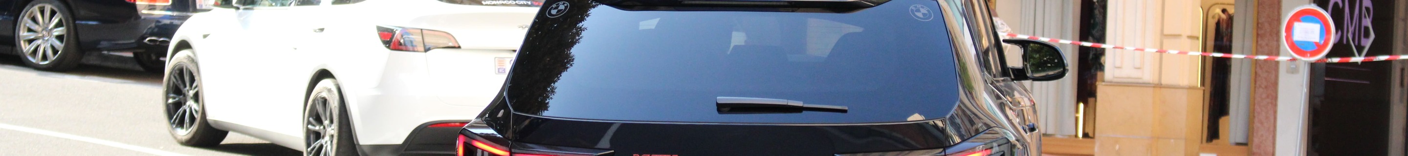 BMW XM G09 Label Red