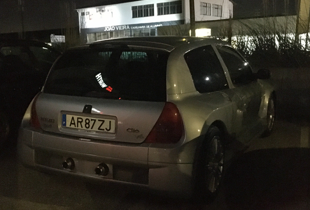 Renault Clio V6