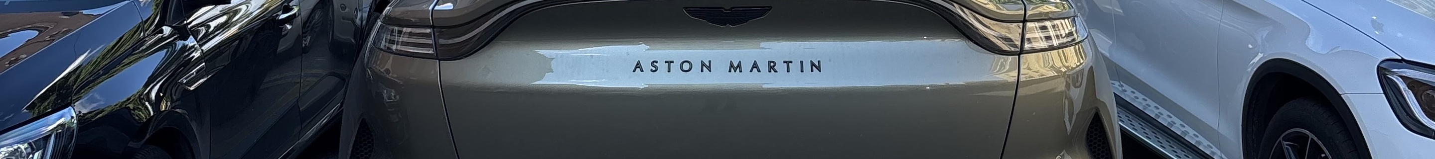 Aston Martin DBX707