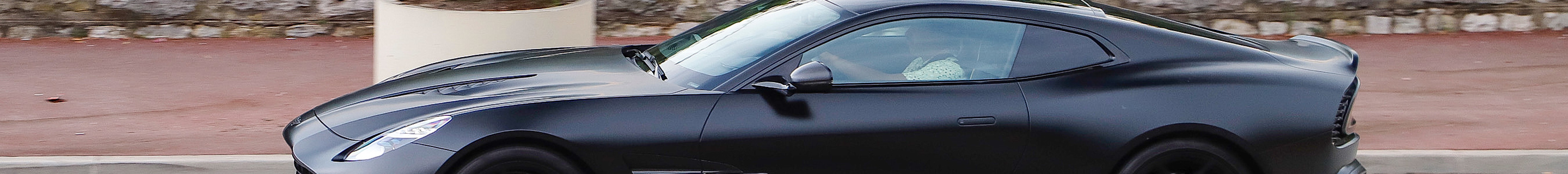 Aston Martin Vanquish 2025