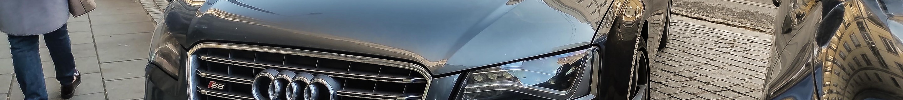 Audi S8 D4