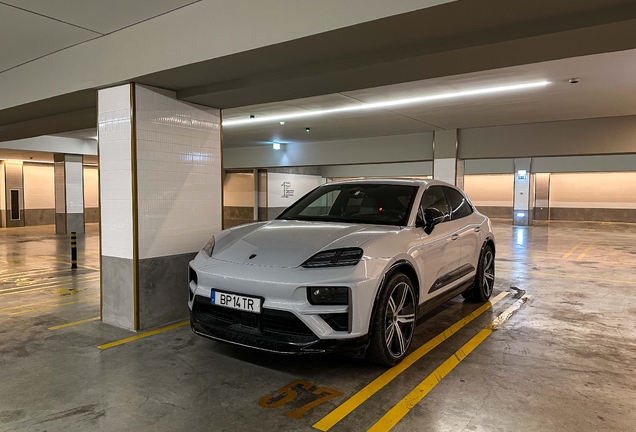 Porsche Macan EV Turbo