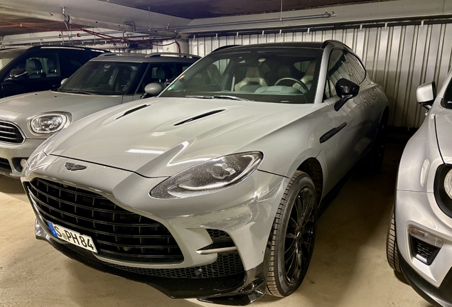 Aston Martin DBX707