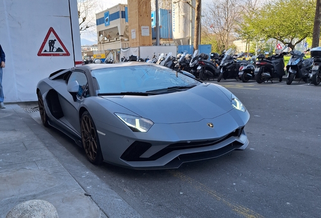 Lamborghini Aventador LP780-4 Ultimae Roadster