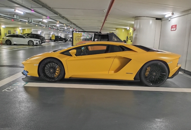 Lamborghini Aventador S LP740-4