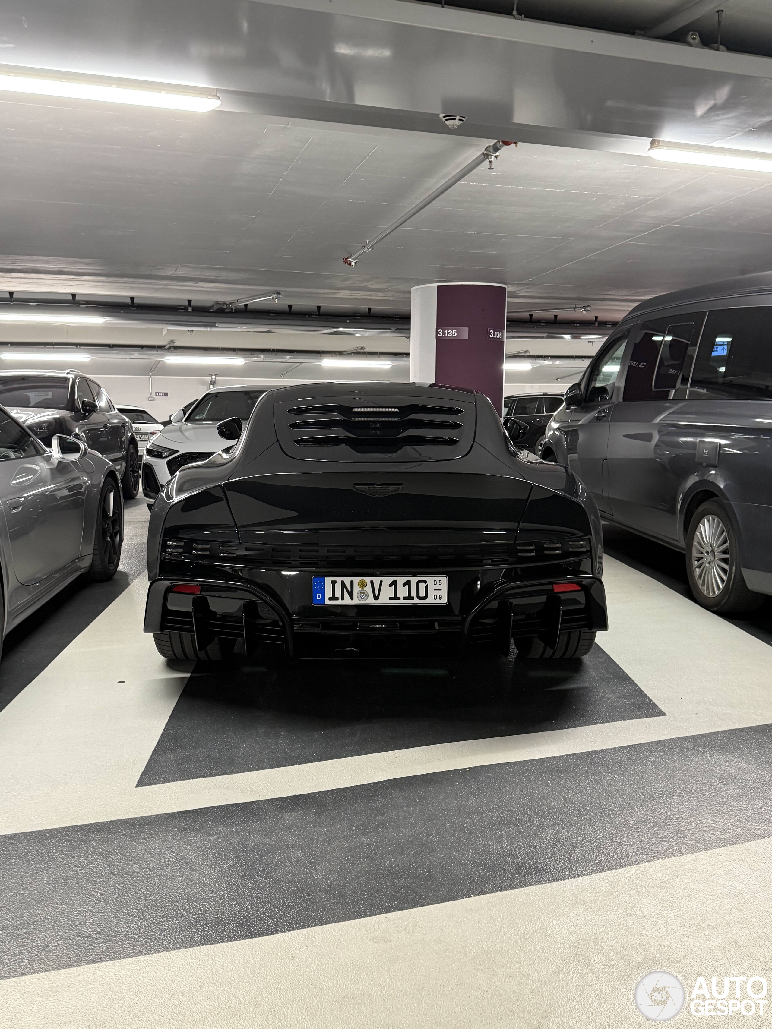 Zomers M&uuml;nchen levert nog een Aston Martin Valour