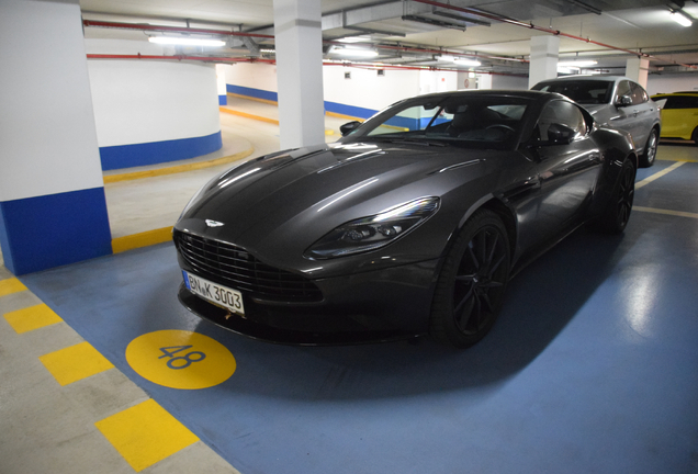 Aston Martin DB11 AMR