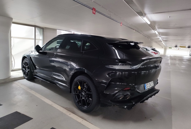 Aston Martin DBX707