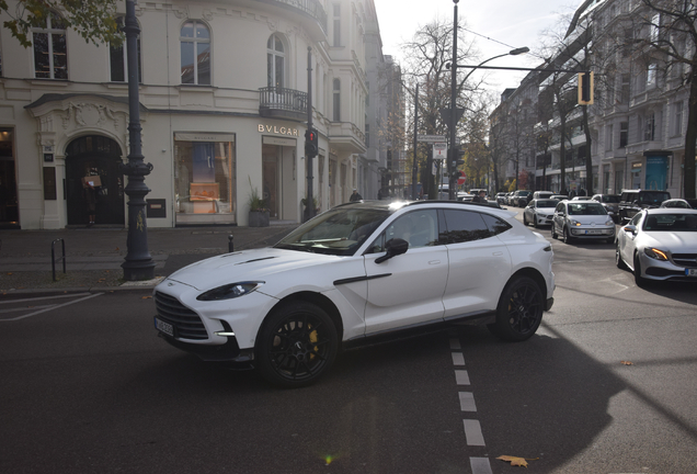 Aston Martin DBX707