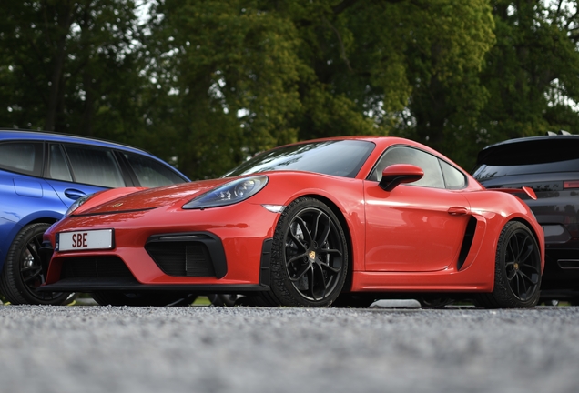 Porsche 718 Cayman GT4