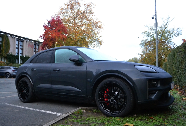 Porsche Macan EV Turbo