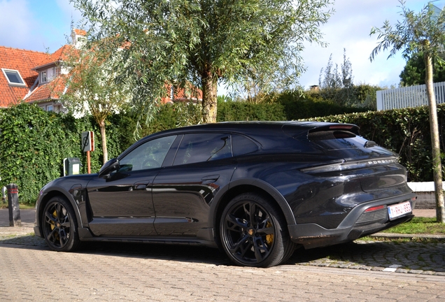 Porsche Taycan Turbo S Cross Turismo