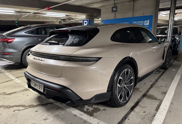 Porsche Taycan Turbo S Cross Turismo