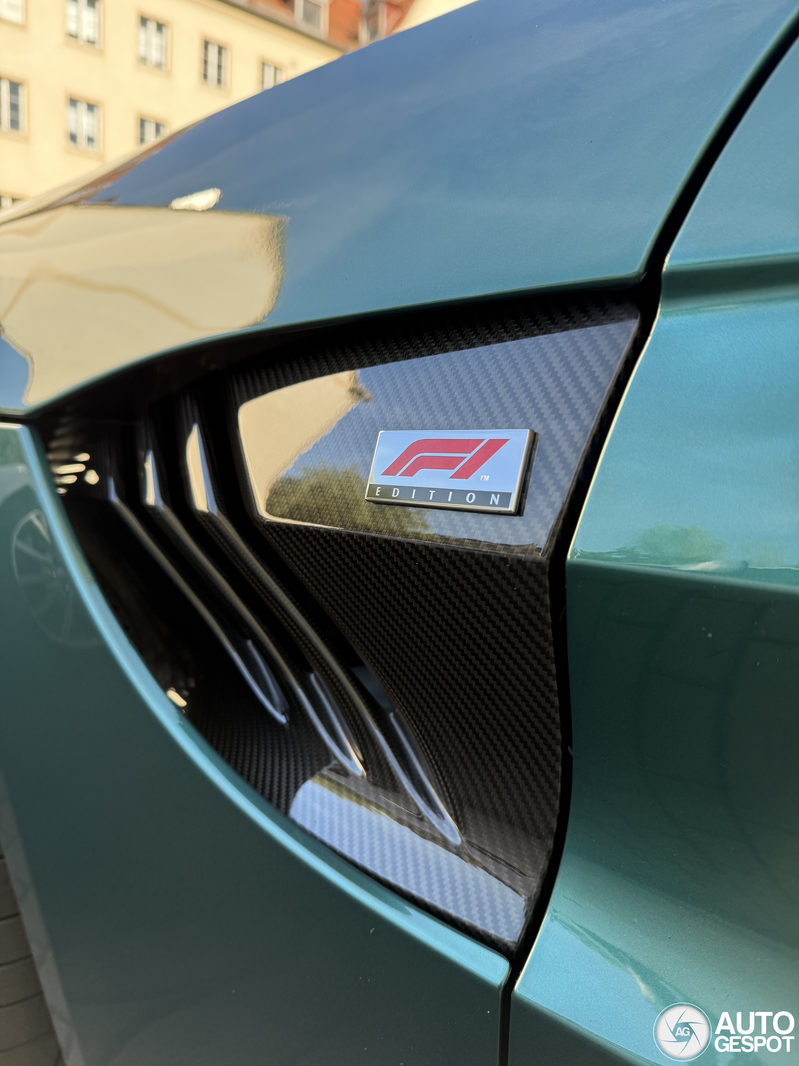 Aston Martin V8 Vantage Formula 1 Edition Roadster