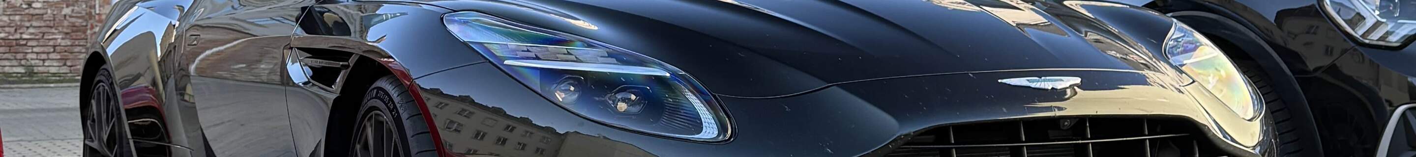 Aston Martin DB12 Volante