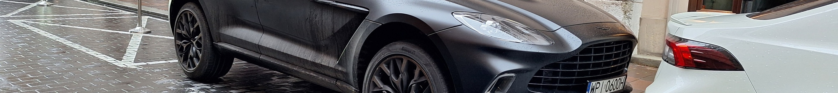 Aston Martin DBX