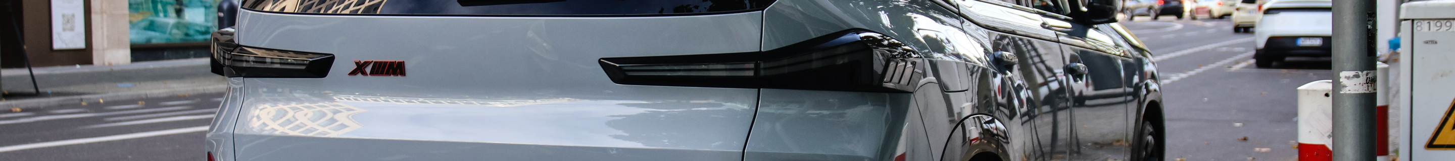 BMW XM G09 Label Red