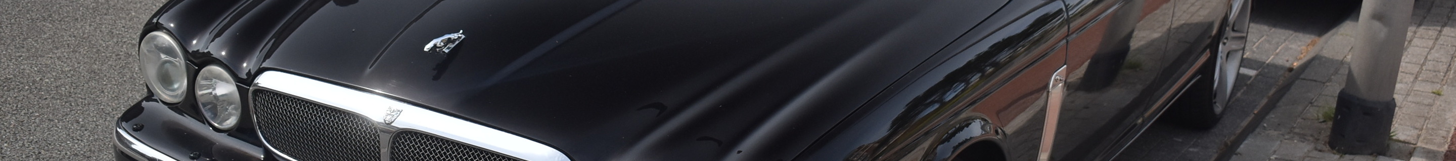 Jaguar Super V8 Portfolio