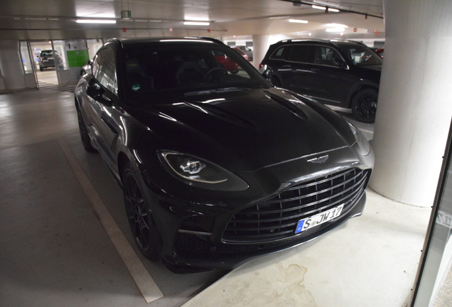 Aston Martin DBX707