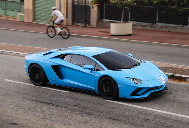 Lamborghini Aventador S LP740-4