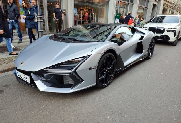 Lamborghini Revuelto