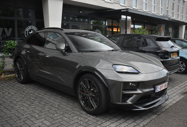 Porsche Macan EV Turbo