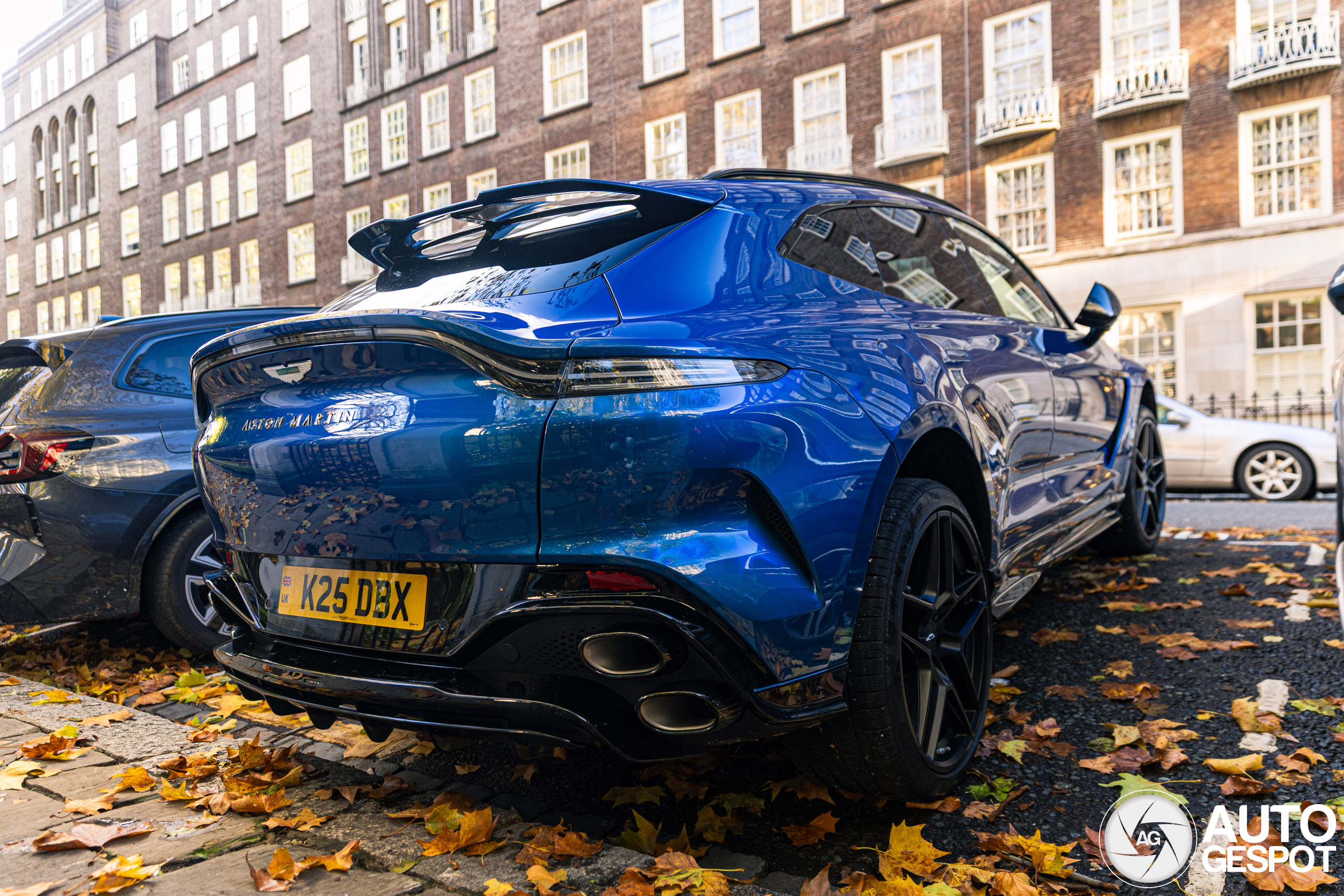 Hier is de eerste Aston Martin DBX S!