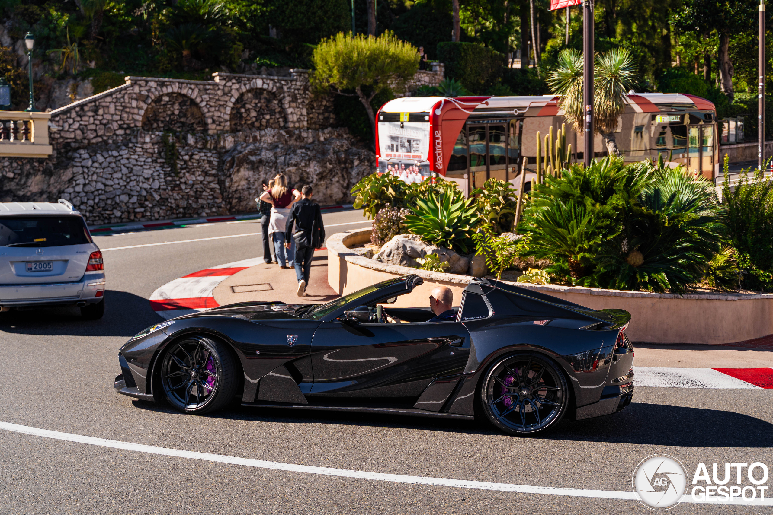 Ferrari 812 GTS Novitec Rosso N-Largo geniet van de Indian summer