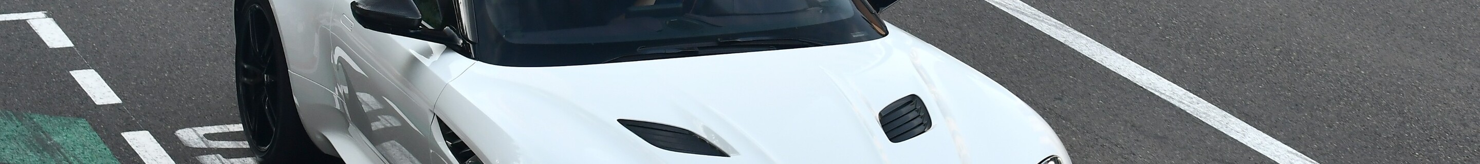 Aston Martin DBS Superleggera Volante