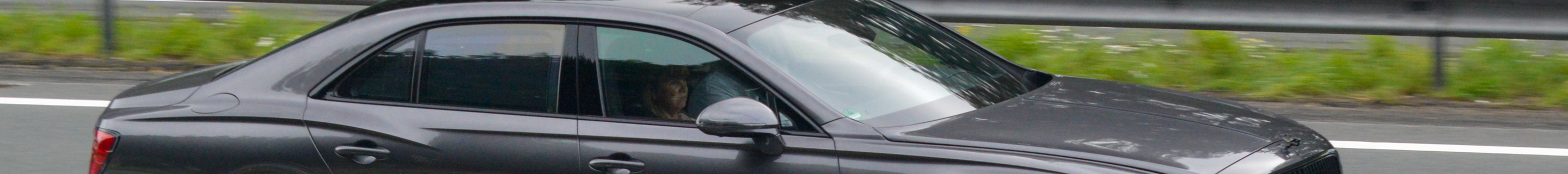 Bentley Flying Spur Hybrid