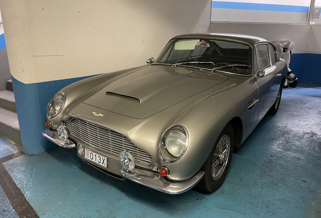 Aston Martin DB6 Vantage MKI