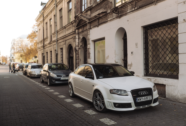 Audi RS4 Sedan