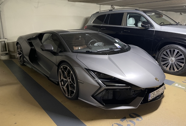 Lamborghini Revuelto