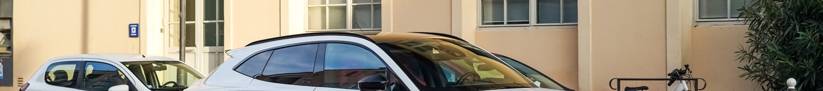 Aston Martin DBX707