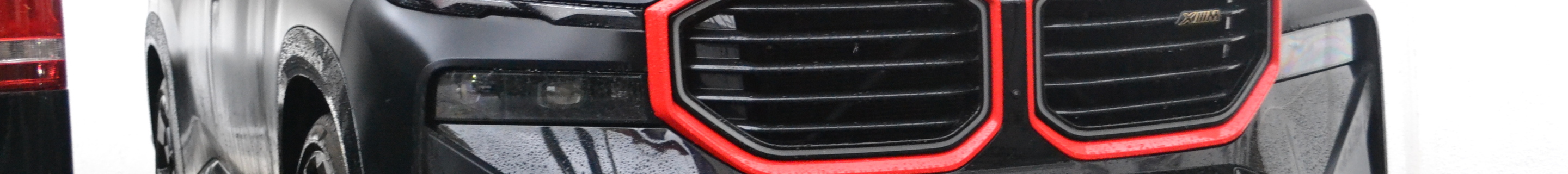 BMW XM G09 Label Red