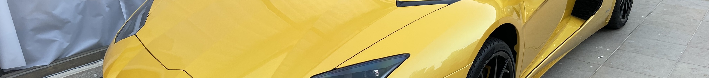 Lamborghini Aventador LP700-4 Roadster