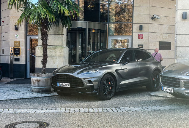 Aston Martin DBX707
