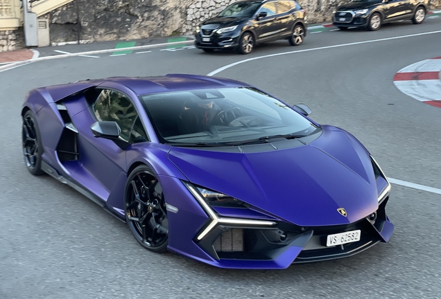 Lamborghini Revuelto