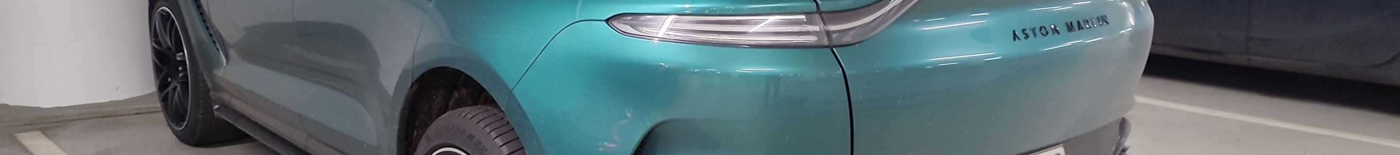 Aston Martin DBX707
