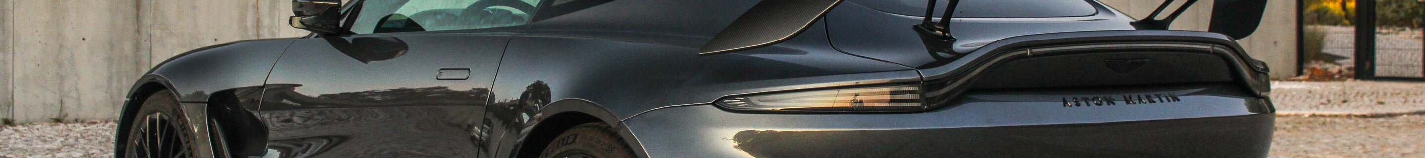 Aston Martin V12 Vantage 2023