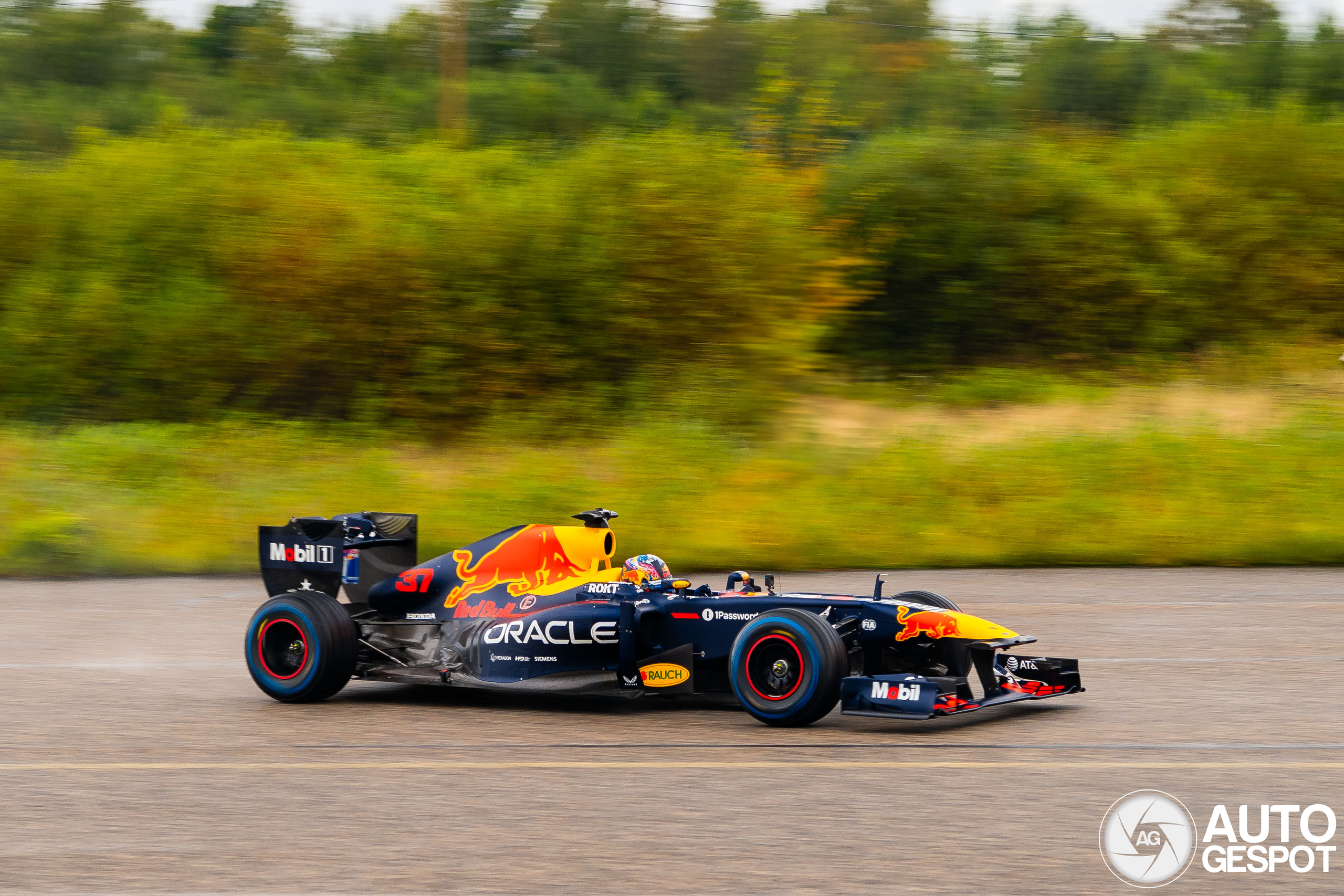 Red Bull Racing RB7 - 04 November 2025 - Autogespot