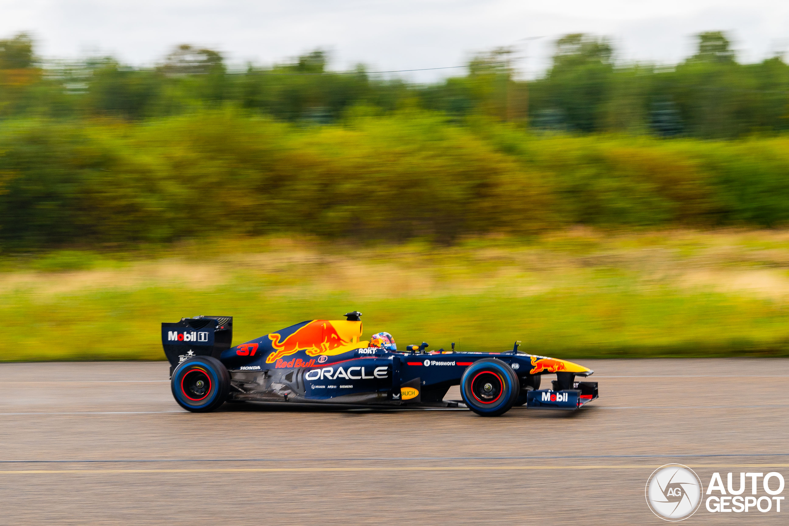 Red Bull Racing RB7 - 04 November 2025 - Autogespot