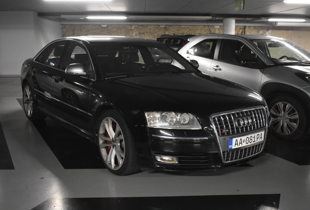 Audi S8 D3