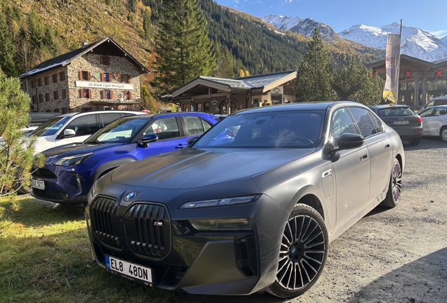 BMW M760e xDrive
