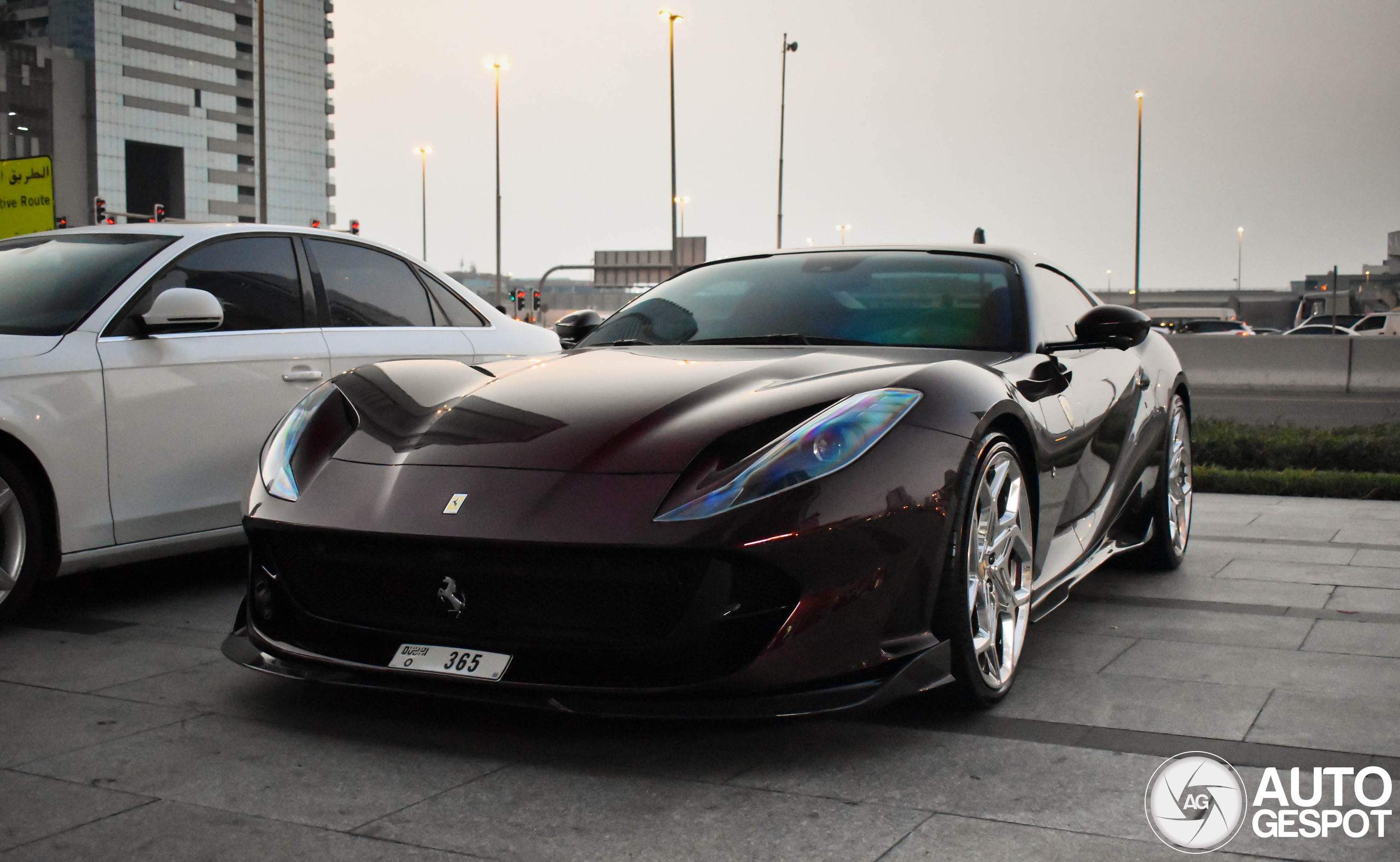 Ferrari 812 GTS 1016 Industries wil je toch voor de deur hebben?