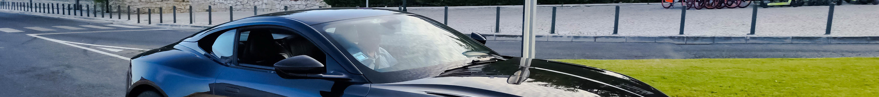 Aston Martin DB11 V8