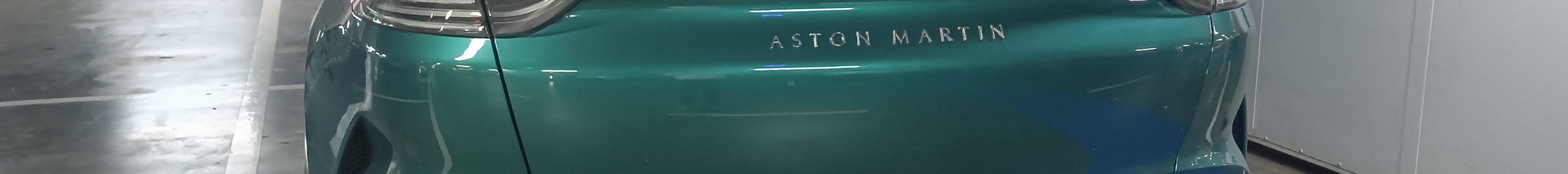 Aston Martin DBX707