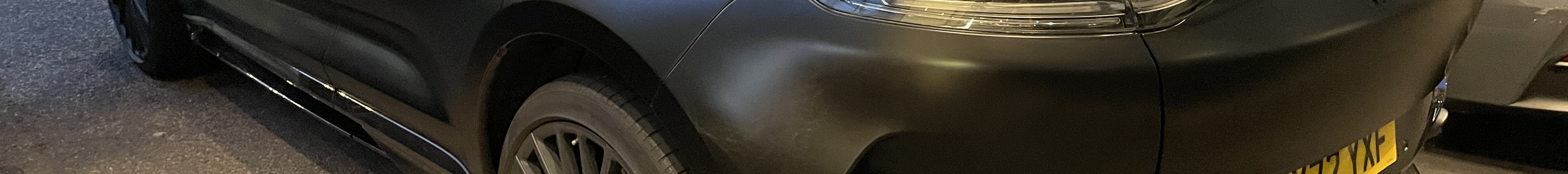 Aston Martin DBX707