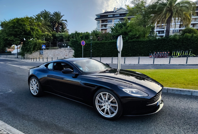 Aston Martin DB11 V8